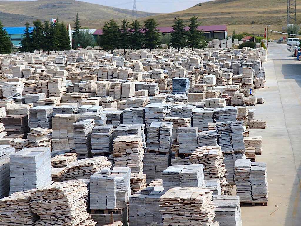Dogal Tas Traverten Mermer Ureticisi İmalatcisi ve Üretim Fabrikasi