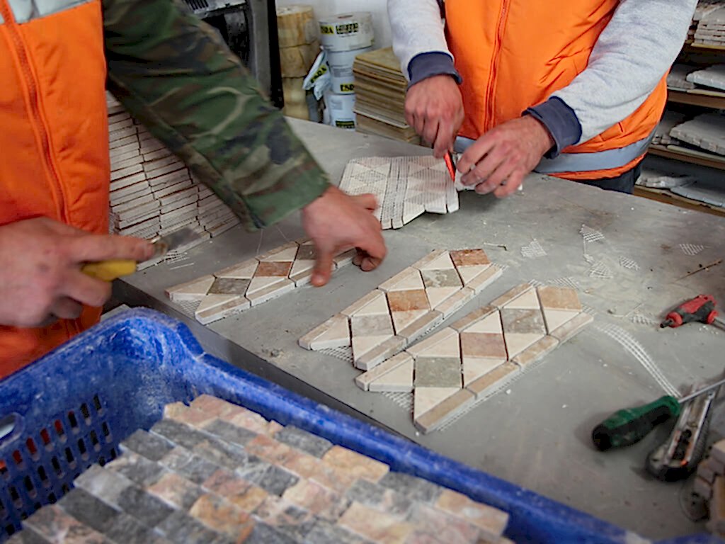 Dogal Tas Traverten Mermer Ureticisi İmalatcisi ve Üretim Fabrikasi